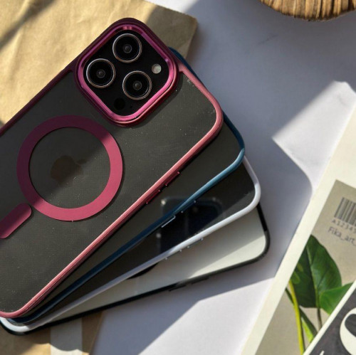 Transparent iPhone 14 Pro Max case with MagSafe